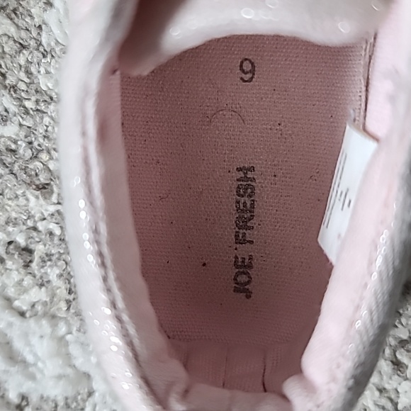 10 for $25 -Joe Fresh Toddler Girls Size 6 Pink Double Velcro Strap Running Shoe - Picture 4 of 13